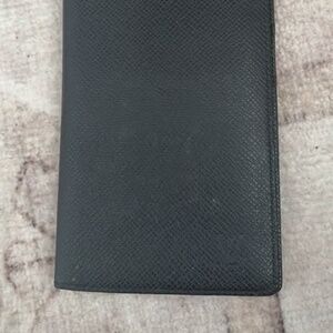 Louis Vuitton Men's Taiga Wallet